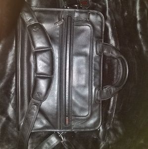 Tumi leather laptop briefcase model 900D3.
